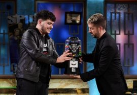 Linaje asalta ‘La Revuelta’ a golpe de «Serenata»